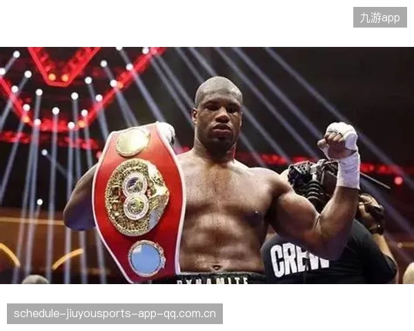 MMA拳手逆转TKO，对手脸部变形：惊心动魄的逆袭之战